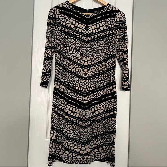 Tahari Arthur S. Levine animal print, size 2, loose fitting dress - Picture 4 of 9